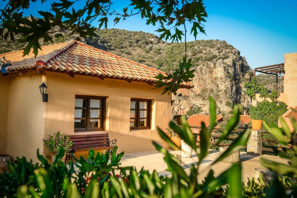 Enagron Ecotourism Village Axos Exterior photo